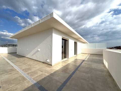 Duplex T3+1 Terraço 87 m2 + Box 4 Carros