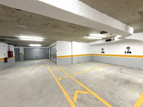 Duplex T3+1 Terraço 87 m2 + Box 4 Carros