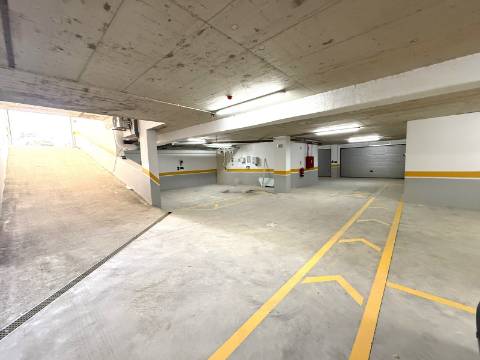 Duplex T3+1 Terraço 87 m2 + Box 4 Carros