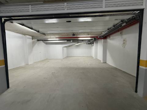 Duplex T3+1 Terraço 87 m2 + Box 4 Carros