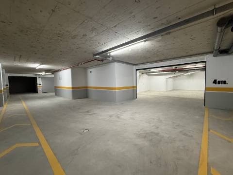 Duplex T3+1 Terraço 87 m2 + Box 4 Carros