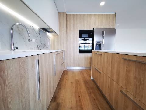 Duplex T3+1 com garagem 2 carros