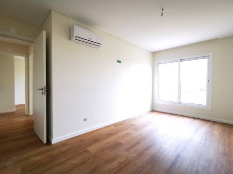 Duplex T3+1 com garagem 2 carros