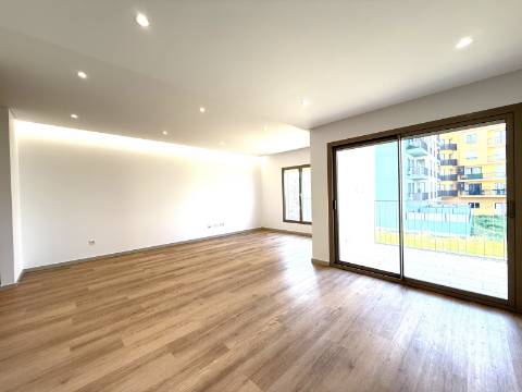 T2 Novo 2 suites e garagem