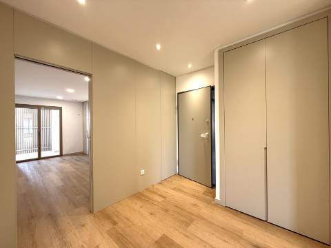 Duplex T2+1 Novo Garagem e Terraço