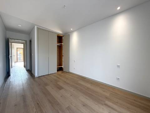 Duplex T2+1 Novo Garagem e Terraço