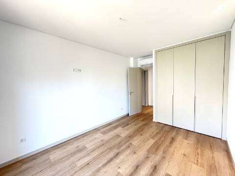 Duplex T3+1 Novo - Garagem individual e Terraço