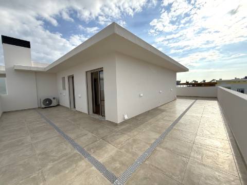 Duplex T3+1 Novo - Garagem individual e Terraço