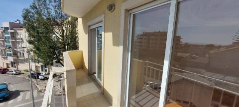 Apartamento T2 com arrecadação - Charneca da Caparica