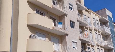 Apartamento T2 com arrecadação - Charneca da Caparica