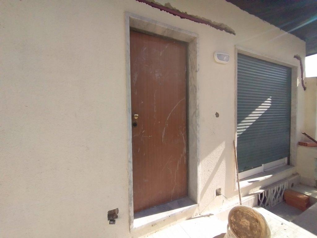 Moradia com 4 assoalhadas e parte anexa com 3 divisões assoalhadas extra, localizada na Madorna, zona da Parede