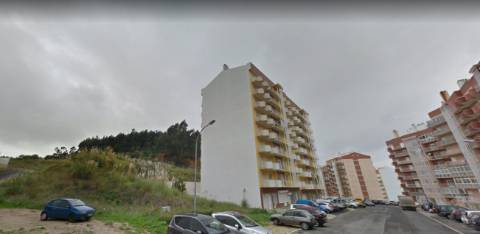 Em Rio de Mouro lote para edificação de prédio habitacional