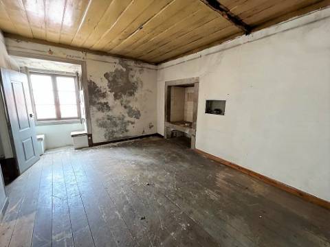 Venda de Prédio para 17 Apartamentos + 6 Espaços Comerciais em Setúbal