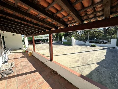 Moradia + Espaço comercial - Santarém