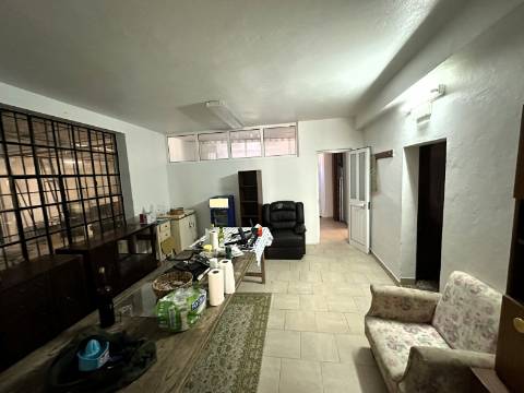 Moradia + Espaço comercial - Santarém
