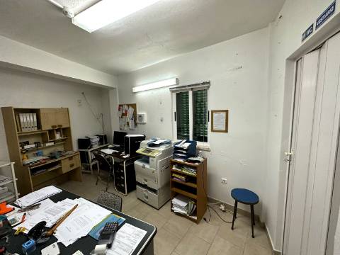 Moradia + Espaço comercial - Santarém