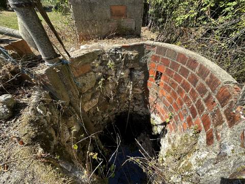 Moradia T2, terreno 4480m² com poço - Santarém