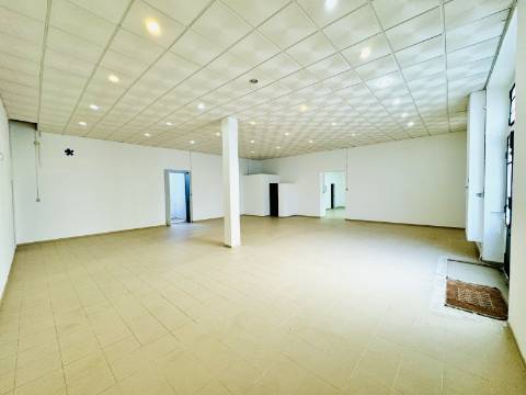 Espaço comércio/ lojas - Santarém