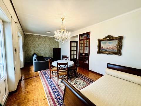 Apartamento T3 Transformado em T1 - Santarém