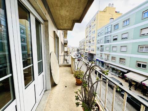 Apartamento T3 Transformado em T1 - Santarém