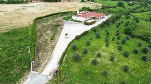 Armazém com área de 369m² - Santarém