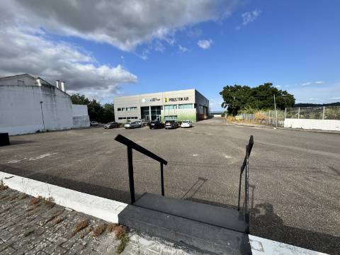 Armazém e escritórios - Santarém - EXCLUSIVO