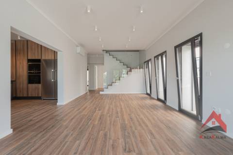 Oportunidade Única em Palmela Duas Moradias | Excelente Opção para Habitação e Investimento