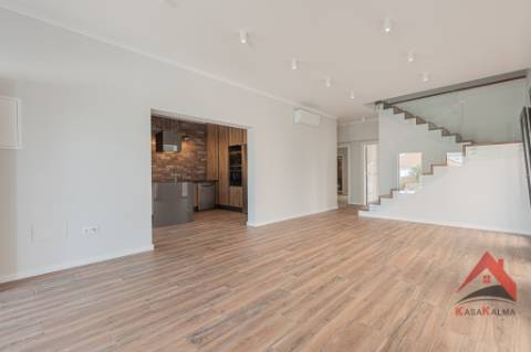 Oportunidade Única em Palmela Duas Moradias | Excelente Opção para Habitação e Investimento