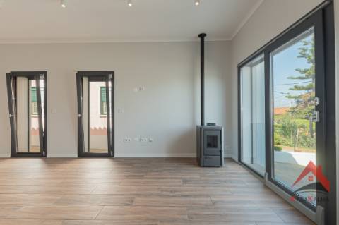 Oportunidade Única em Palmela Duas Moradias | Excelente Opção para Habitação e Investimento