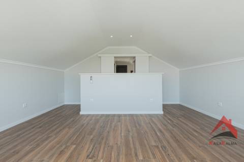 Oportunidade Única em Palmela Duas Moradias | Excelente Opção para Habitação e Investimento
