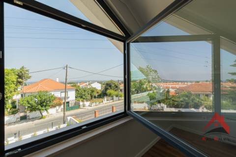 Oportunidade Única em Palmela Duas Moradias | Excelente Opção para Habitação e Investimento