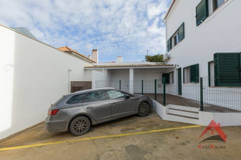 Oportunidade Única em Palmela Duas Moradias | Excelente Opção para Habitação e Investimento