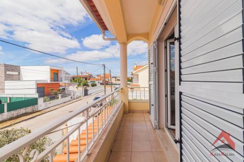 Moradia Geminada T3 Mobilada para Arrendamento