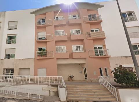 Lugar de Garagem para Arrendamento | Laranjeiras - Lisboa