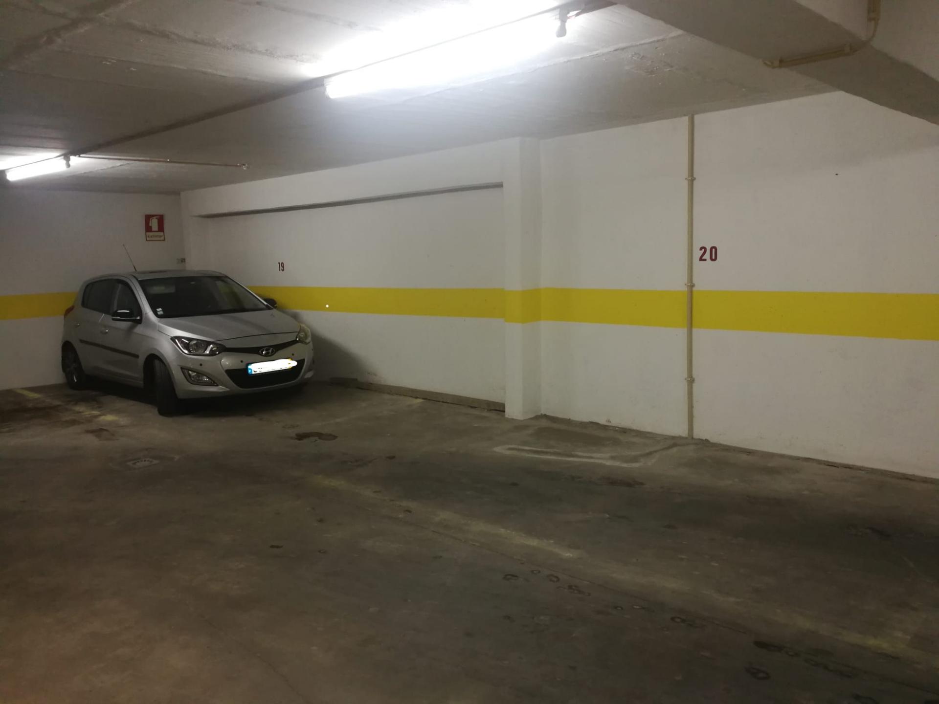 Lugar de Garagem para Arrendamento | Laranjeiras - Lisboa
