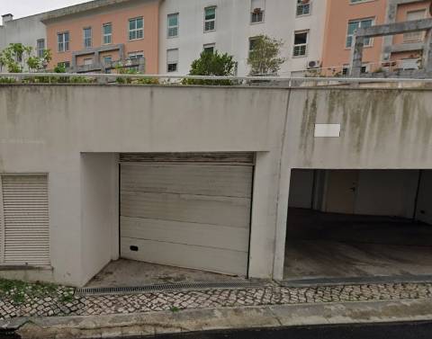 Lugar de Garagem para Arrendamento | Laranjeiras - Lisboa