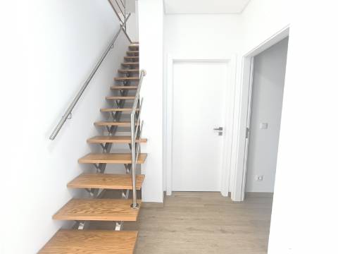 Apartamento T3 dúplex em Condeixa