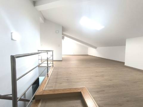 Apartamento T3 dúplex em Condeixa