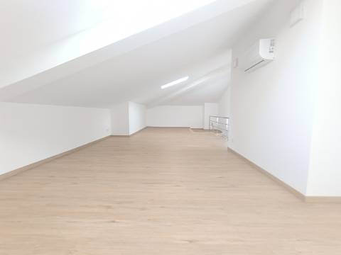 Apartamento T3 dúplex em Condeixa