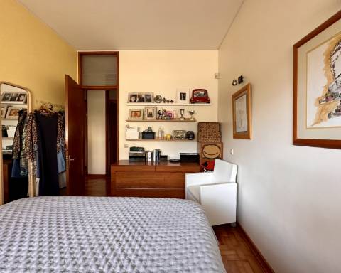 Apartamento I Casa Gago I Arquitetura modernista I T4 I Garagem I Faro