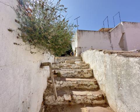 Exclusivo em Silves: Moradia Histórica com Projeto Aprovado I T4 I Piscina I Jardim I Roof top I Vista fantastica