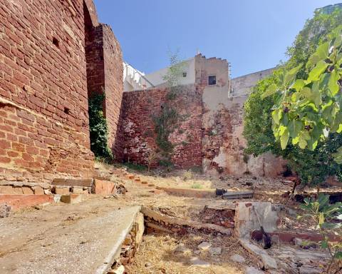 Exclusivo em Silves: Moradia Histórica com Projeto Aprovado I T4 I Piscina I Jardim I Roof top I Vista fantastica