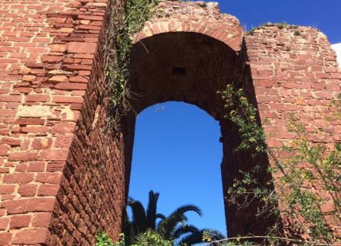 Exclusivo em Silves: Moradia Histórica com Projeto Aprovado I T4 I Piscina I Jardim I Roof top I Vista fantastica