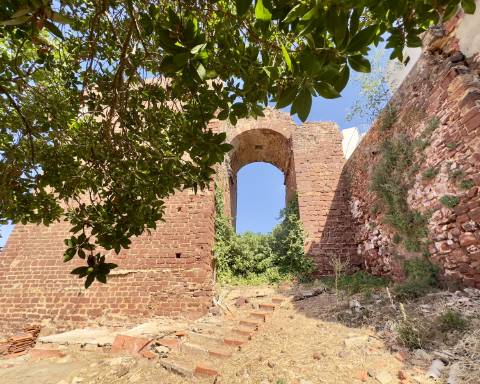 Exclusivo em Silves: Moradia Histórica com Projeto Aprovado I T4 I Piscina I Jardim I Roof top I Vista fantastica