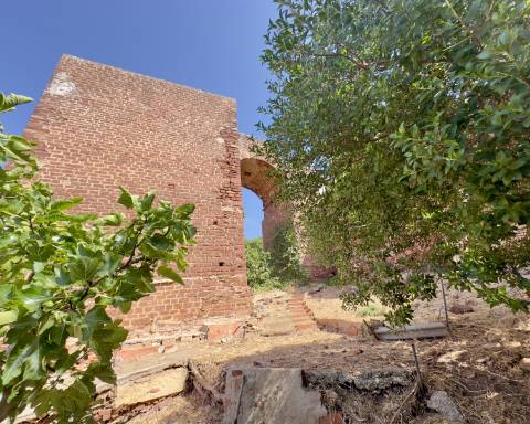 Exclusivo em Silves: Moradia Histórica com Projeto Aprovado I T4 I Piscina I Jardim I Roof top I Vista fantastica