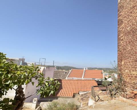 Exclusivo em Silves: Moradia Histórica com Projeto Aprovado I T4 I Piscina I Jardim I Roof top I Vista fantastica