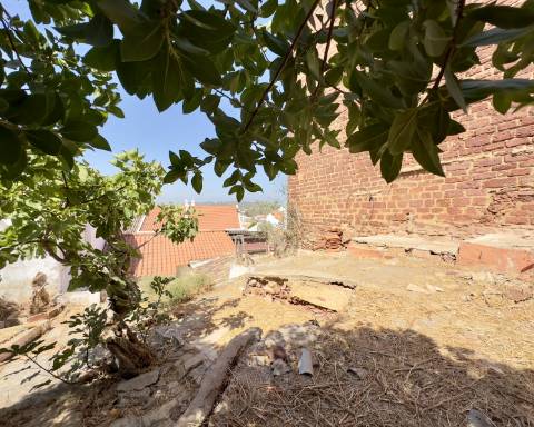 Exclusivo em Silves: Moradia Histórica com Projeto Aprovado I T4 I Piscina I Jardim I Roof top I Vista fantastica