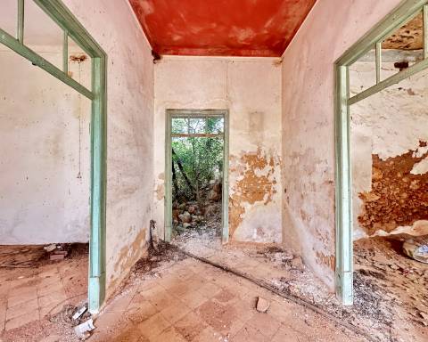 Traditional house in ruins I To renovate I 352 m2 I 3,250 m2 plot I Querença, Loulé