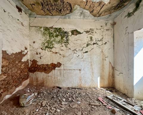 Traditional house in ruins I To renovate I 352 m2 I 3,250 m2 plot I Querença, Loulé