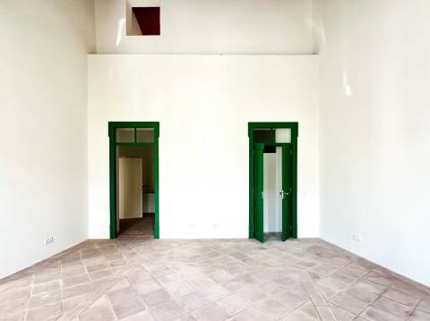 Magnífica moradia geminada para renovar I 287,10 m² I terreno 305 m² I Pátio I 4 quartos I Projeto aprovado I Centro histórico de Estoi